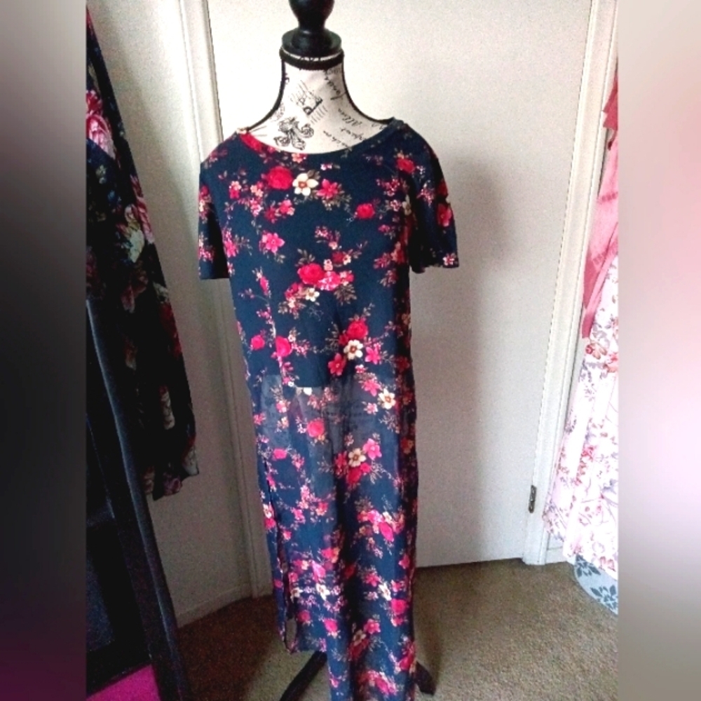 Sweet Rain's Side Split Long Flowy Hem Top